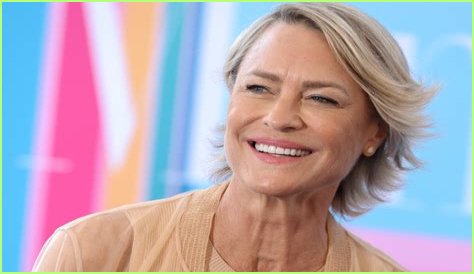 Robin Wright Bra Size, Age, Weight, Height, Measurements